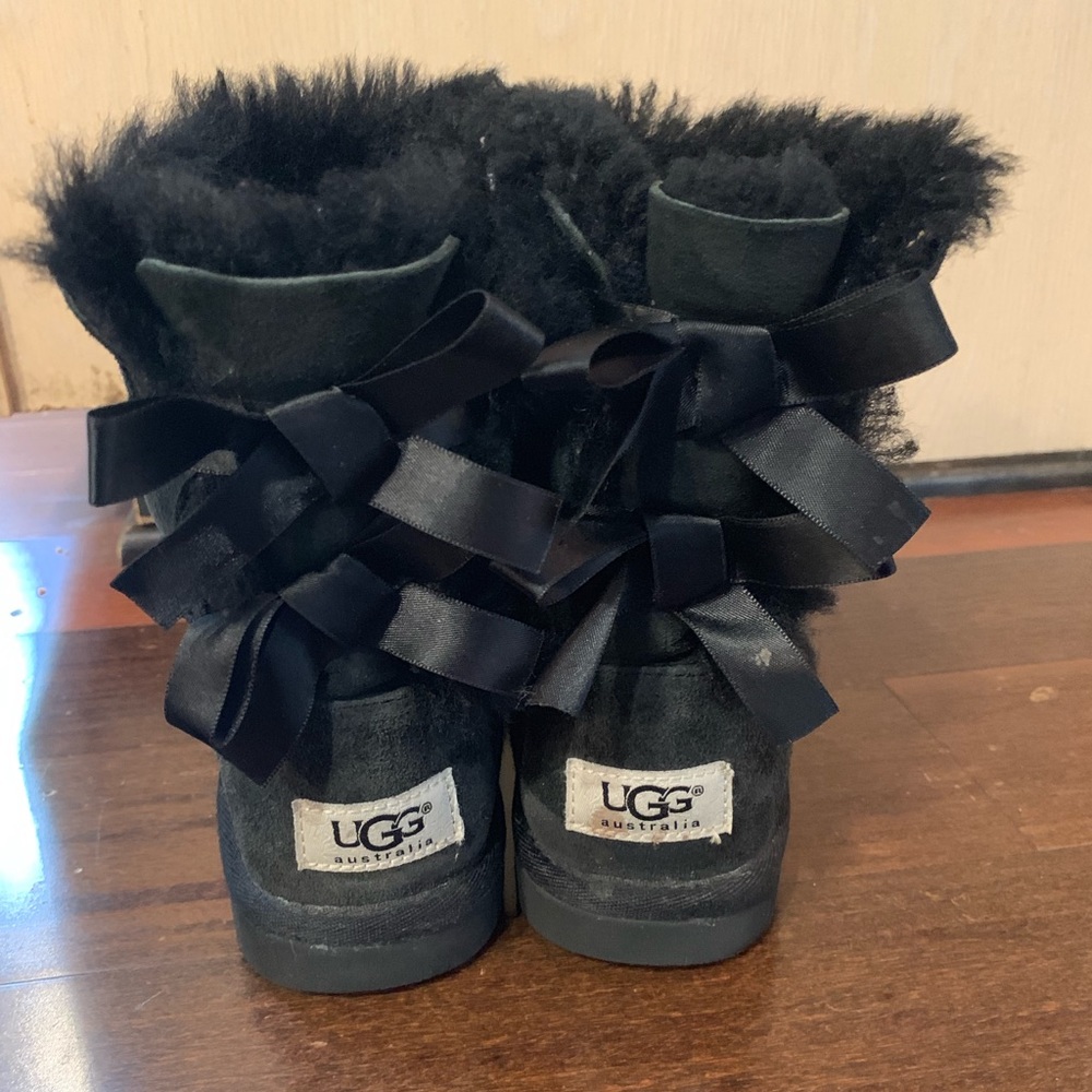 girls bailey bow Ugg boots